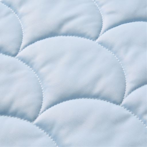 ブルー<br>かわいいイチョウ型のキルト。