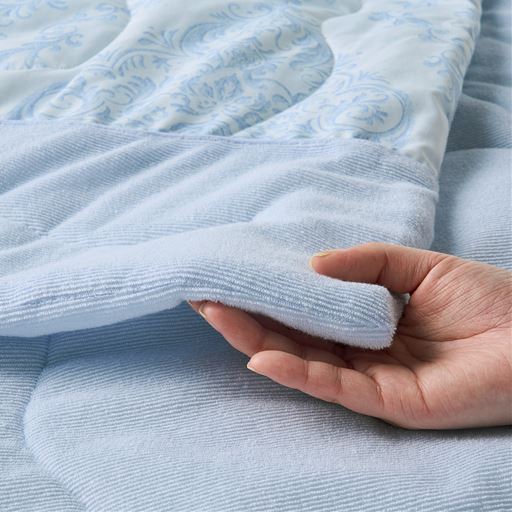 中わた入りでふわっと軽い掛け心地。