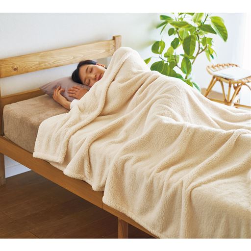 アイボリホワイト<br>くるまりやすい1枚仕立て。やさしい肌ざわりで心地よく眠れます。