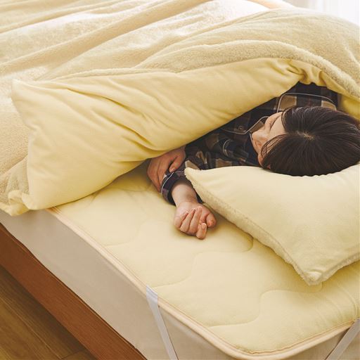 アイボリー ※商品は布団を包むズレない毛布です。<br>初秋から春はフリース面を肌側に。