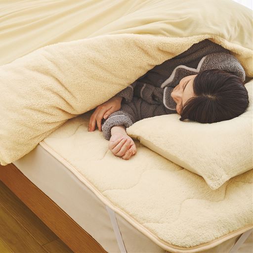 アイボリー ※商品は布団を包むズレない毛布です。<br>晩秋から真冬は毛布面を肌側に。