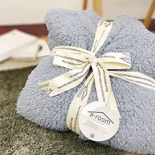 ライトグレー<br>プレゼントにもぴったりなラッピング仕様です。