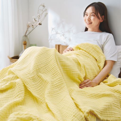 クリームイエロー<br>使い込むほど肌になじみ、やさしく肌に寄り添います。