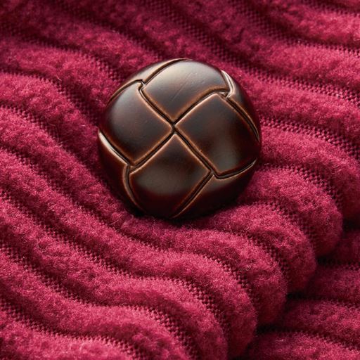 くるみボタン付き。