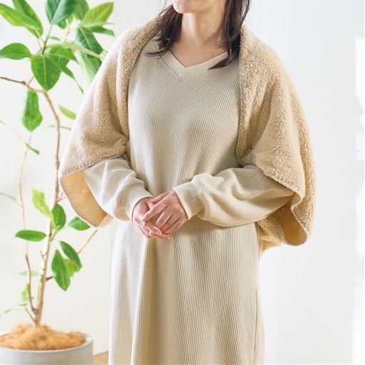 肩に掛けてボレロ風に