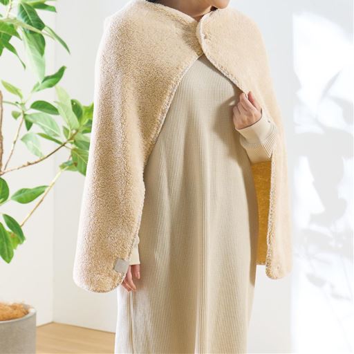 ボタンで留めてポンチョ風に