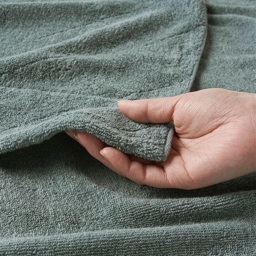 寝汗もしっかり吸い取ってくれるので、寝冷え対策にもぴったり。ほどよい厚みです。