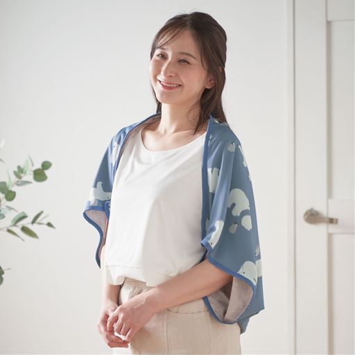 A (シロクマ)<br>左右のボタンを留めて袖を通せばボレロ風に。