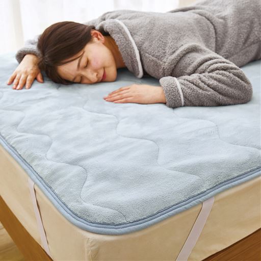 ブルー<br>思わず頬ずりしたくなるふんわり感。