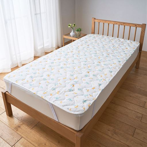 イエロー<br>涼しげな花柄が夏にぴったり。