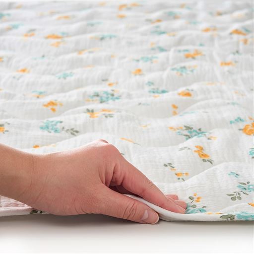 イエロー<br>中わた入りでほどよい厚みです。