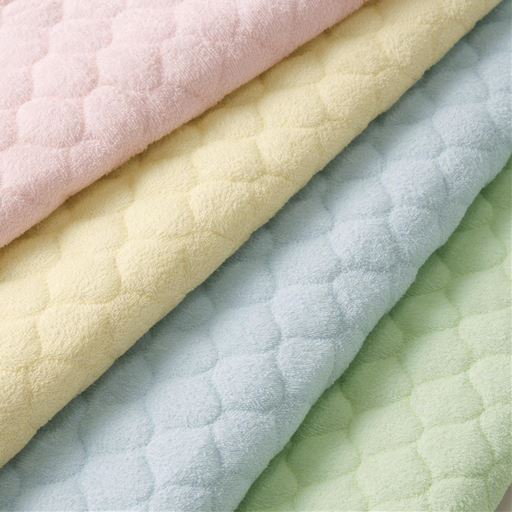 (左から)ピンク・アイボリー・ブルー・グリーン