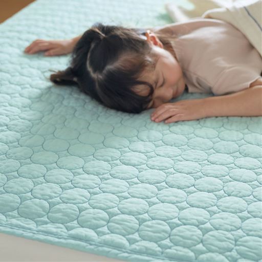 グレイッシュブルー<br>汗をスーッと吸ってサラサラ! 気持ちいい～。