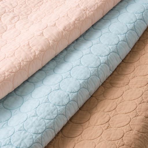 (左から)ピンク・グレイッシュブルー・ベージュ