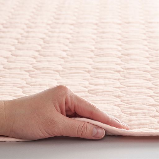 ピンク<br>ほどよい厚みで寝心地アップ。