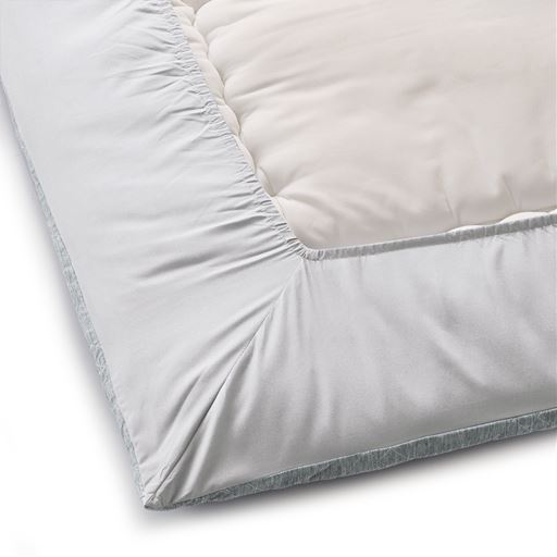 裏面は全周ゴム仕様で着脱簡単。