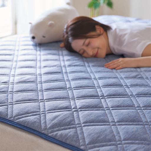 ネイビー<br>肌ざわりもなめらかで、ひんやり気持ちいい...