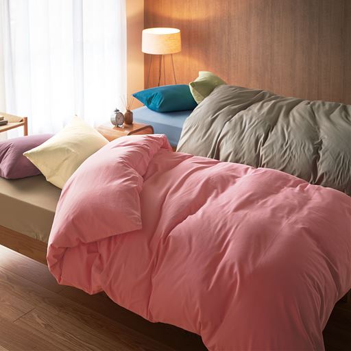 (手前から)オークベージュ アンティックブルー