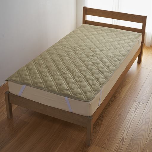 オリーブグリーン