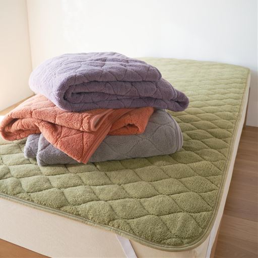 (上から) ミスティラベンダー・アプリコット・ミディアムグレー・オリーブグリーン<br>ふんわり背中まであたたか長い毛足で寝心地も快適!