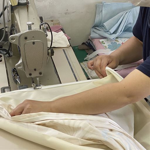 プリント(染色)から縫製まで安心の日本品質。細部に至るまでしっかり丁寧に仕上げています。