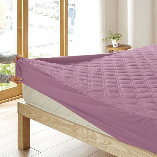 ミスティラベンダー<br>ベッドメイキングがラクラク。中わた入りで寝心地も快適。