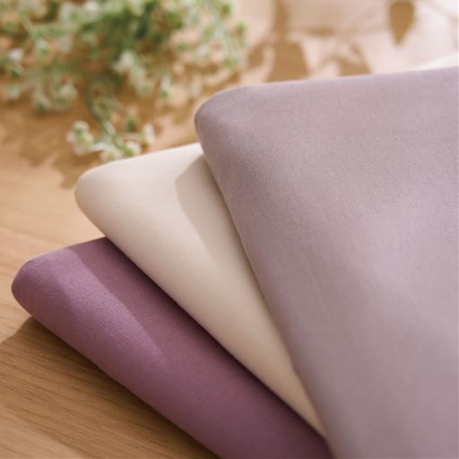 (上から) ミディアムグレー・アイボリホワイト・ミスティラベンダー<br>豊富なカラーでコーディネートも自由自在。