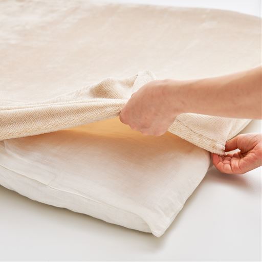 フィットシーツはズレにくく着脱も簡単です。