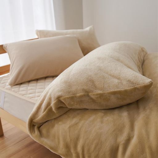 ベージュ ※商品はパッドシーツです。<br>発熱する毛布生地でとろけるような暖かさ。