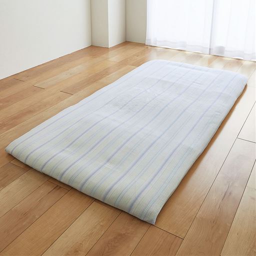 ブルー(フィットシーツ)<br>敷き布団をすっぽり覆うタイプ。