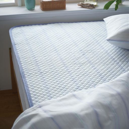 ブルー<br>シャリ感が心地よく、綿なのに消臭機能付き。