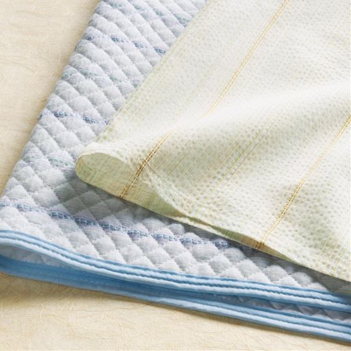 ブルー ※右側はシーツ(CZ-920)を使用しています。<br>独特のシャリ感が暑い季節にぴったり。