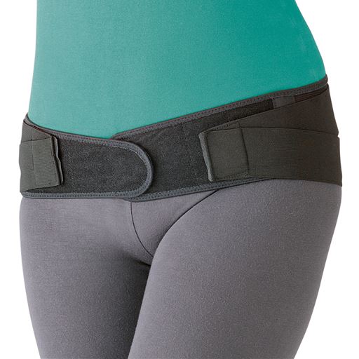 前かがみの時でもお腹にあたりにくいスリムタイプながら、骨盤まわりをしっかりサポートしてくれます。