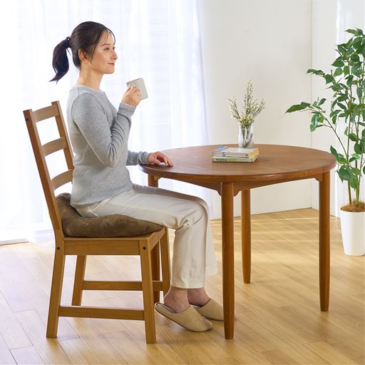 いつもの椅子に置くだけで美姿勢スイッチON!