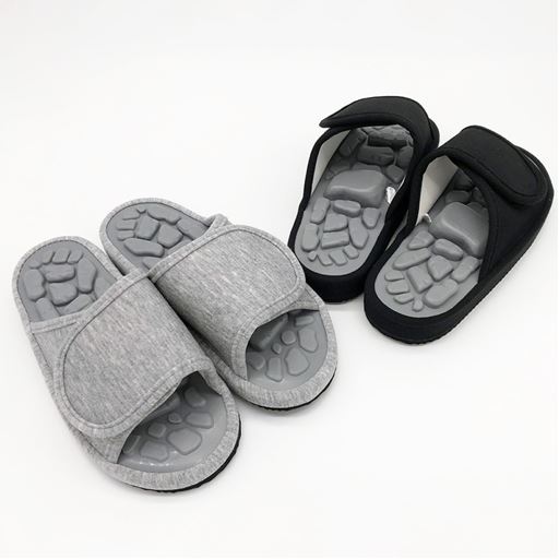 まるで岩のような突起が足裏をガツンと刺激!