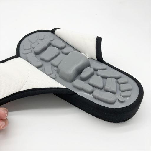 高さのある突起が土踏まずに刺激!