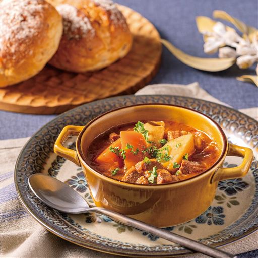 ごろっと大きい野菜と牛肉の旨味が溶けだしたごちそうボルシチです。<br>※写真はイメージです。