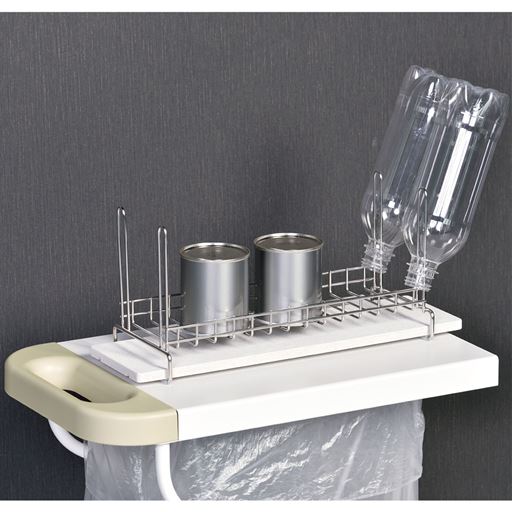 ペットボトルや空き缶を乾かす場所にも。