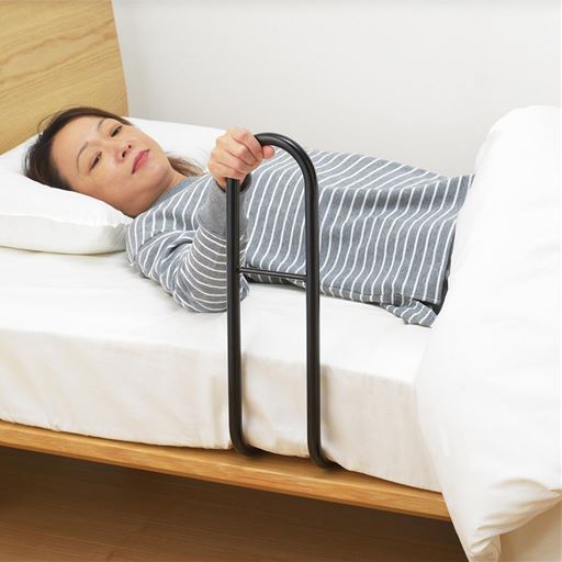 上からでも横からでもつかみやすい丸みのある形状。