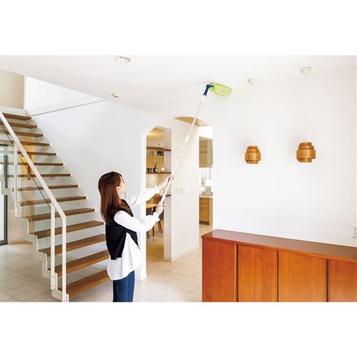 天井や壁などの高い所もラクラク。