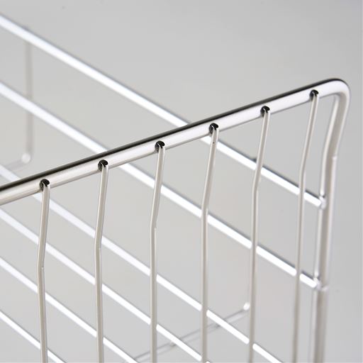 錆びに強いステンレス製。清潔さが際立つ、キラリと美しい仕上がりです。ワイヤーの先端は、手が触れても傷つきにくいように、丁寧に角を落とす処理を施しています。