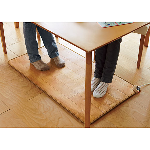 ブラウン<br>テーブル下において、足元あったか。