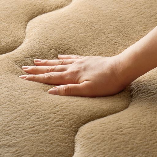 表面はフランネル素材を使用し、なめらかな肌ざわり。