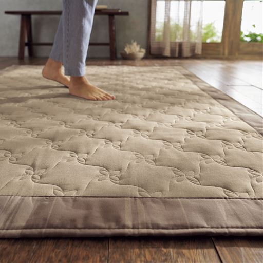 ベージュ(横240×縦185cm)<br>ヘリ部分は額縁仕様でおしゃれに仕上げました。