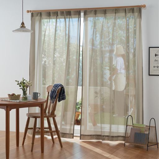 アンティックブラウン<br>外からは見えにくく、中からは景色を楽しめて防犯対策にも役立つ!