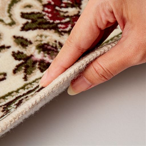 厚み約7mm。やわらかな踏み心地で、耐久性にも優れています。