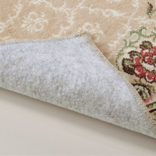 裏面は床を傷つけにくい不織布加工。