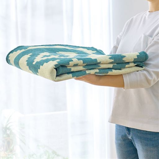 コンパクトに折りたためます。