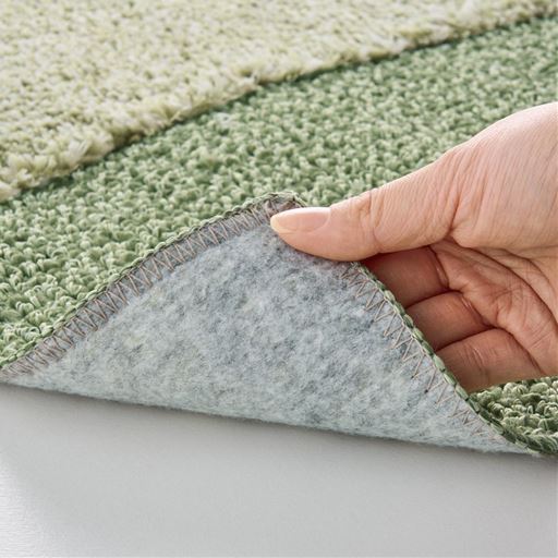 裏面は床を傷つけない不織布貼り。