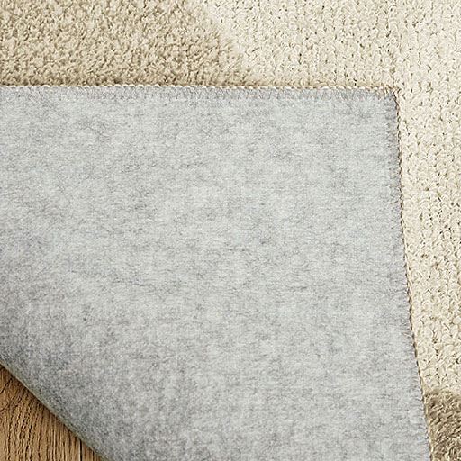 裏面は床を傷つけない不織布貼り。